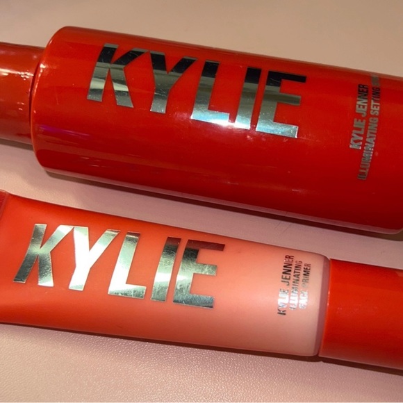 ❤️ISO In Search of Kylie cosmetics Holiday illuminating face primer & spray ISO! - Picture 2 of 10